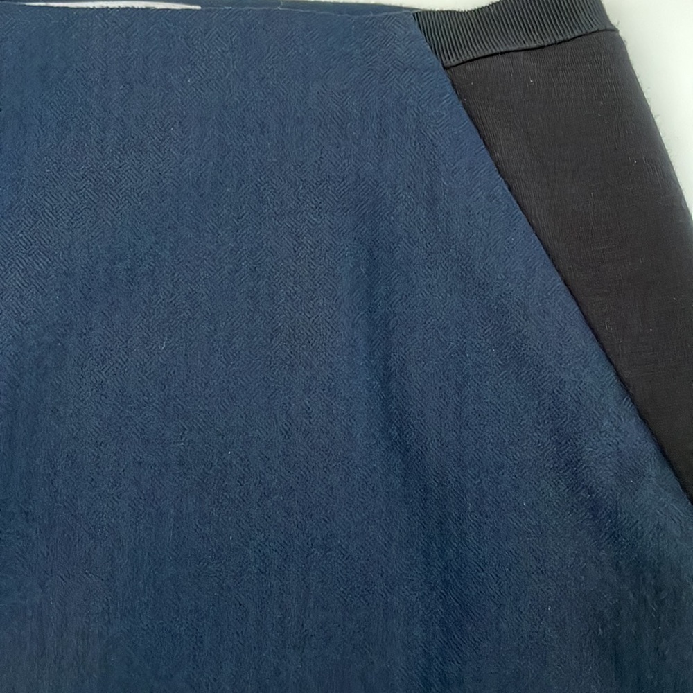 T Tahari navy pencil skirt - Picture 3 of 9